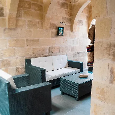 A Pet Friendly With A Rooftop Pool *