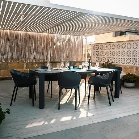 A Pet Friendly With A Rooftop Pool Villa *